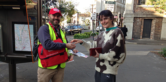 Big Issue vendor Darryl with Lyn Turnbull (Photo: Susan Leith-Miller)