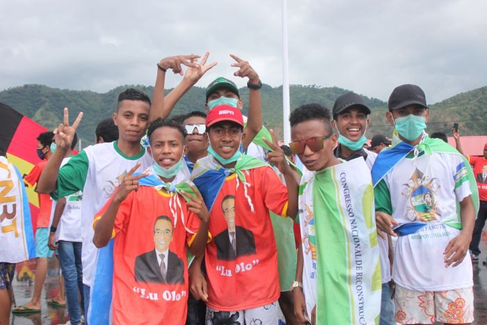 Young FRETILIN and CNRT supporters at the Lu-Olo rally, Tacitolu, Dili, March 17. Photo: Peter Murphy