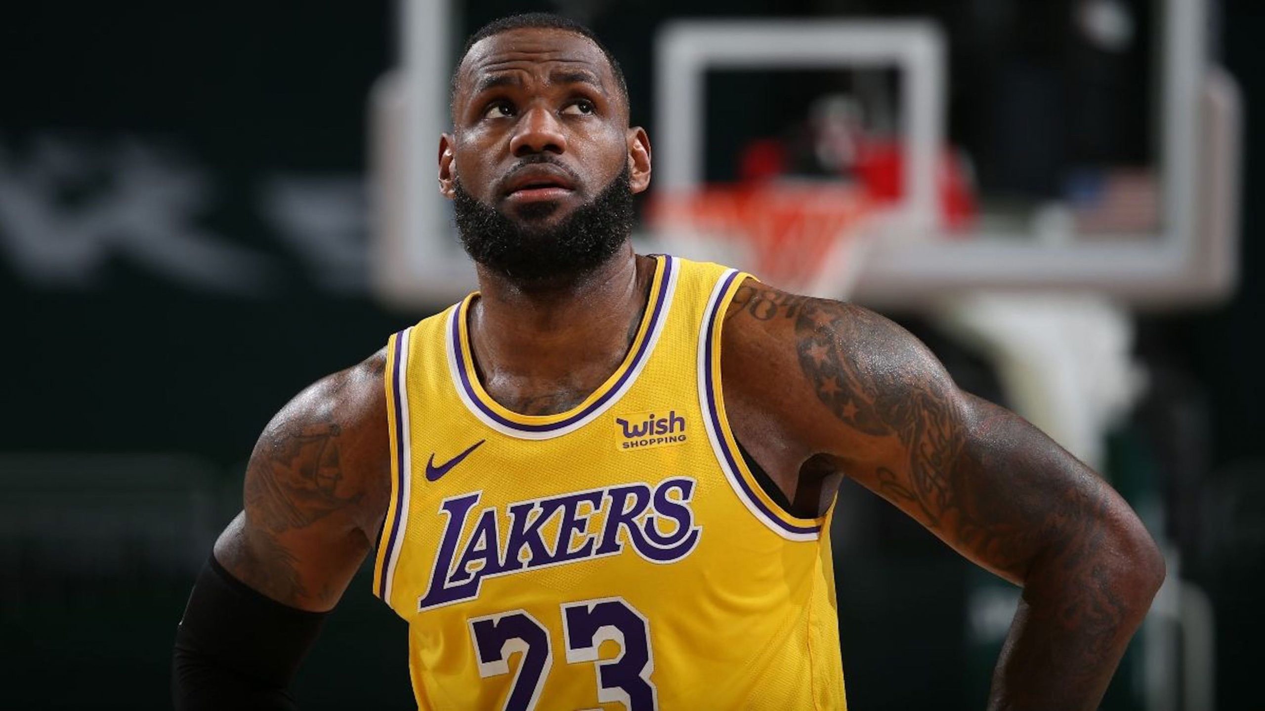 LeBron James becomes the third NBA player to reach 35,000 career